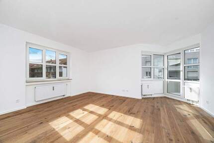 Erstbezug nach Sanierung: Lichtdurchflutete 2-Zimmer-Wohnung mit Balkon nahe Olympiapark - München Milbertshofen-Am Hart