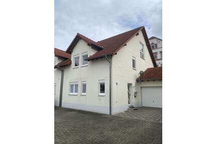 Haus zum Mieten in Ramstein-Miesenbach 1.700,00 € 205 m²