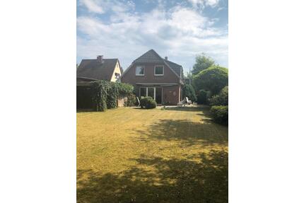 Doppelhaus freistehend mit großem Garten - Hamburg Wandsbek