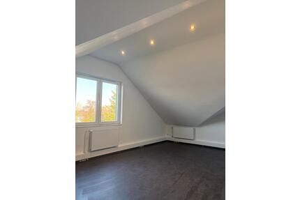 1,5-Zimmer-Dachgeschosswohnung zwischen Spandau und Tegel - Berlin