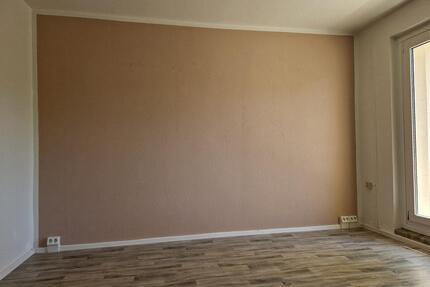 Sofort bezugsfertig, familienfreundliche 3 - Raumwohnung mit Balkon in der Sachsenallee 104! - Glauchau