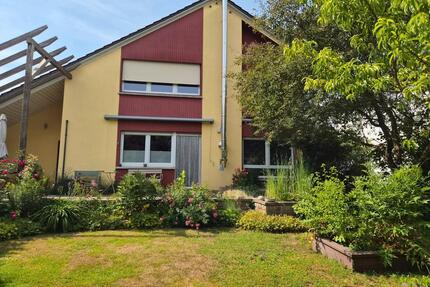 Freistehendes EFH in Nauheim mit idyllischem Garten und Garage