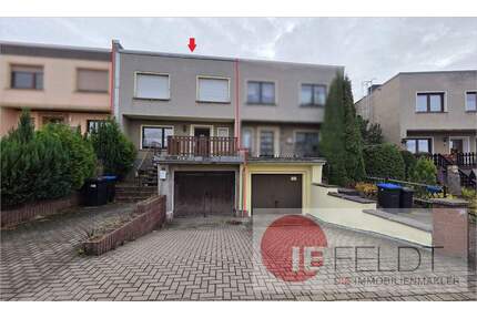 Familienfreundliches Reihenhaus mit Garage, Terrasse, Balkon und Garten in gepflegtem Umfeld - Helbra