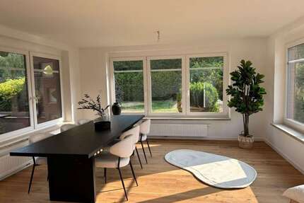 Haus zum Mieten in Upgant-Schott 2.200,00 € 250 m²