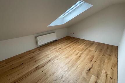 Möbliertes Zimmer im Obergeschoss – Nähe Bahnhof Bruckmühl