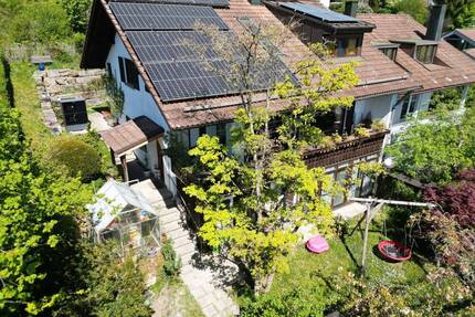 Wohntraum mit Weitblick: Exklusives Familiendomizil mit Einliegerwohnung in Ebersberger Hanglage