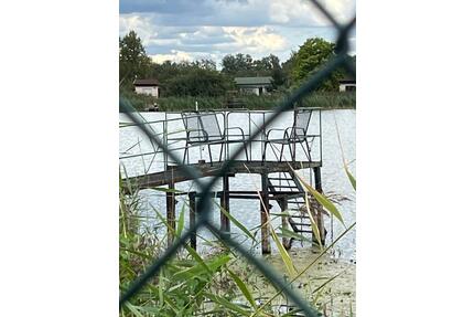 Bungalow direkt am Löbitzsee mit Steg zum Wasser - Osternienburger Land