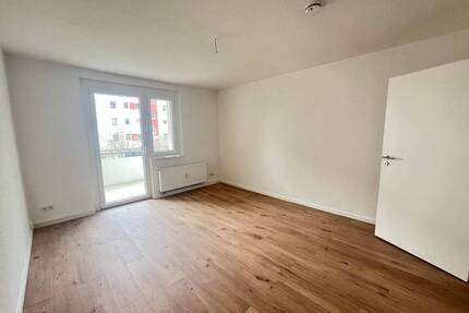 Sommer mit Balkon.. ..helle, moderne 3 Zimmer-Wohnung mit Einbauküche . sofort einzugsfertig - Zwickau Marienthal
