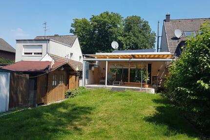 Kernsanierter Luxus-Bungalow: EBK, Terrasse, Garten, 2 Parkplätze - Oberhausen Biefang