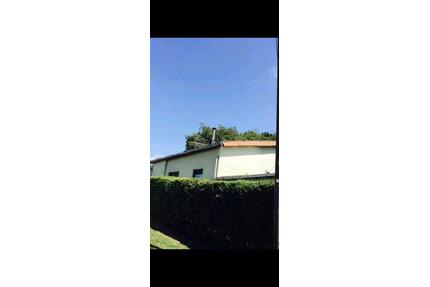 Haus in Illingen Welschbach mit Garage im Grünen Leerstehend.