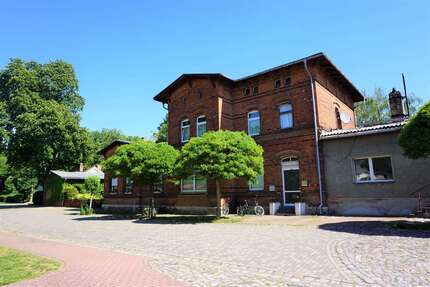 Haus zum Kaufen in Wolmirsleben 59.000,00 € 222.2 m²