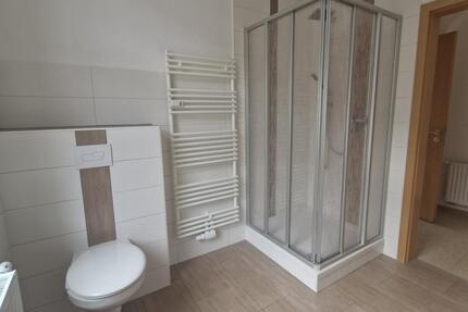 2 Zimmer Wohnung mit Balkon, Dusche & Aufzug zu vermieten! - Kirchberg