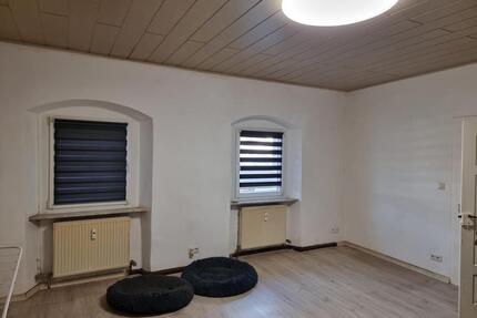 Wohnung 2 Zimmer, 1. Stock, Einbauküche ohne E-Geräte, renoviert - Ensdorf