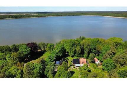 Idyllisches Kleinod mitten im Naturpark am See - Traumhaftes Parkanwesen mit Einfamilien- & Gästehaus, exklusiver Ausstattung, eigenem Seezugang und B - Neu Damerow