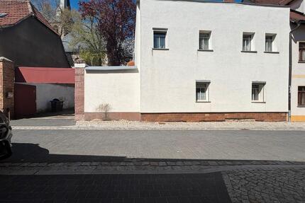 Provisionsfreies Einfamilienhaus mit 4 Garagen - Eisleben (Lutherstadt)