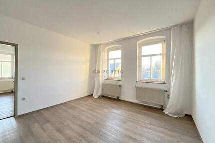 Großzügige Dachgeschossperle mit 3 Zimmern & Einbauküche! - Limbach-Oberfrohna Kändler