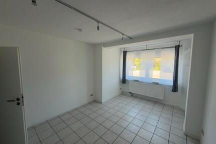 Moderne 2-Zimmer-Wohnung mit separatem Eingang und Parkplatz - Homburg