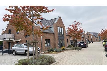 Neubau: moderne 3-Zi-Whg. mit Balkon, Garten und Garage - Wesel Bislich