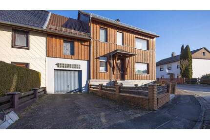 Modernisiertes Zweifamilienhaus mit zwei separaten Eingängen, einer Garage und guter Raumaufteilung - Seesen Herrhausen