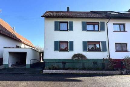 Stilvolle Doppelhaushälfte mit vielseitigem Raumkonzept in ruhiger Lage von Spielberg !!! - Karlsbad