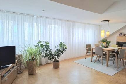 Recklinghausen-Paulusviertel! Helle, gemütliche Dachgeschosswohnung in zentrumsnaher Lage!