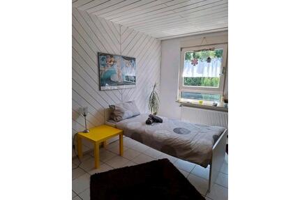 Monteurzimmer Ferienzimmer mit Bad- und Küchenmitbenutzung - Heiligenhaus