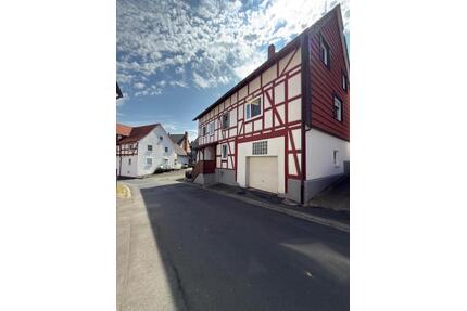 Charmantes Einfamilienhaus mit viel Platz und mit Garage im Haus - Naumburg