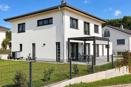 Haus zum Mieten in Bruckberg-Gündlkofen 2.090,00 € 160.98 m²
