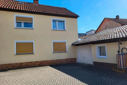 Haus mit 2 Wohneinheiten - 135.000,00&nbsp;EUR Kaufpreis, ca.&nbsp; 171,50&nbsp;m&sup2; in Marktrodach (PLZ: 96364)