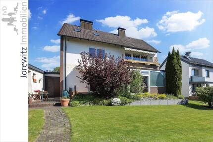 Bielefeld-Brake: Gepflegtes, freistehendes Ein- bis Zweifamilienhaus mit schönem Garten und Garage