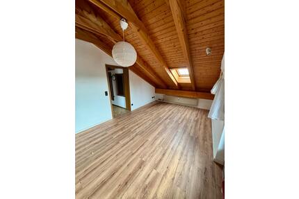1,5-Zimmer Dachgeschosswohnung - 300,00&nbsp;EUR Kaltmiete, ca.&nbsp; 23,00&nbsp;m&sup2; in Schönwald im Schwarzwald (PLZ: 78141)