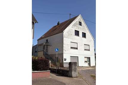 Haus zum Kaufen in Schwalbach 155.000,00 € 158 m²