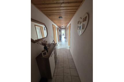 Großzügig Mansarden Wohnung in Lalling zu vermieten.