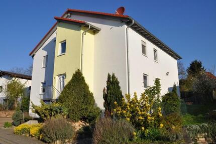 Haus im Haus! Großzügige 5 Zimmerwohnung in Kindenheim