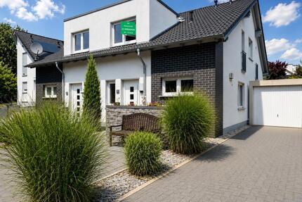 EINZIEHEN & GENIEßEN FREIE DOPPELHAUSHÄLFTE IN HOLZWICKEDE (2019)