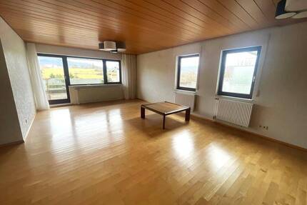 Geräumige 4,5 Zimmerwohnung mit herrlicher Aussicht und TG Stellplatz in gefragter Lage von Aalen