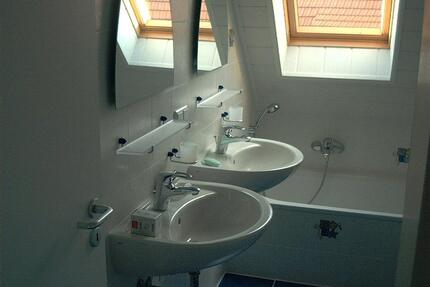 Sehr schöne kleine DG Wohnung 3ZEBKBAbst. mit eigenem Eingang - Mehlingen