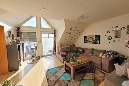 GEMÜTLICH!!! Attraktive 2- Zimmer- Dachgeschosswohnung mit zwei Balkonen - Heringen