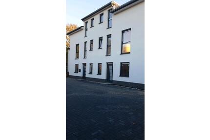 Haus zum vermieten - 1.500,00&nbsp;EUR Kaltmiete, ca.&nbsp; 200,00&nbsp;m&sup2; in Lehrte (PLZ: 31275)