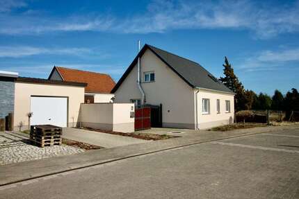 Haus zum Kaufen in Niedergörsdorf 260.000,00 € 130 m²