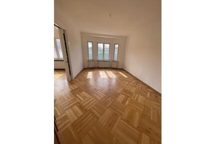 Große Helle 5 Zimmer Wohnung - 850,00&nbsp;EUR Kaltmiete, ca.&nbsp; 127,00&nbsp;m&sup2; in Eisenach (PLZ: 99817)