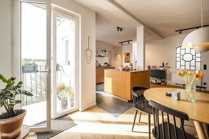 Charakterstark, lichtdurchflutet und außergewöhnlich: DG-Wohnung mit Dachterrasse am Isemarkt - Hamburg Harvestehude