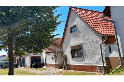 Charmantes freistehendes Haus mit Garagen und Garten zu verkaufen - Seegebiet Mansfelder Land