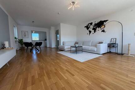 - EINZIEHEN UND WOHLFÜHLEN – NEUWERTIGE, ANSPRECHENDE 4-ZIMMER-WOHNUNG IN PFETTRACH, ALTDORF