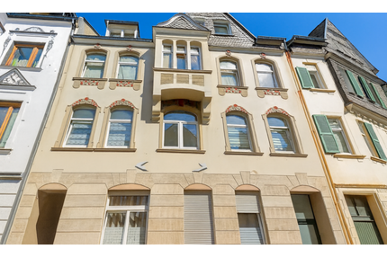 Haus zum Kaufen in Solingen 590.000,00 € 286 m²