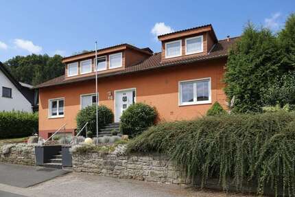 Haus zum Kaufen in Nieheim 250.000,00 € 190 m²