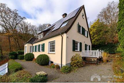 Repräsentatives Einfamilienhaus - Keller - Garage - Terrassen - Garten - - Schalksmühle Dahlerbrück