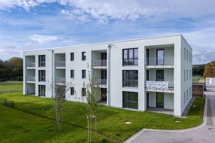Neubau (Erstbezug!) BARRIEREFREI und seniorengerechte moderne 3-Zimmer-Wohnung in Roth mit Loggia, zentral aber im Grünen