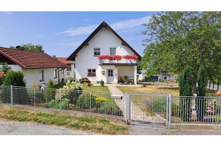 Einfamilienhaus mit 845qm Garten 2 Garagen Hutthurm Lkr. Passau