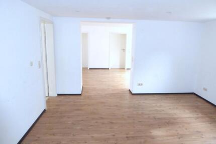 Schöne Parterre-Wohnung mit 3,5 Zimmern frei - Korbach